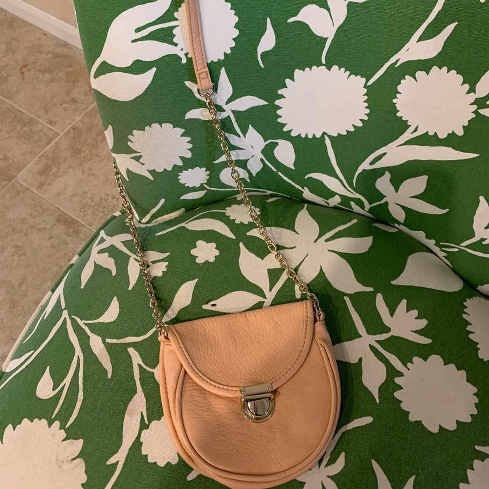 Small crossbody bag with chain strap
